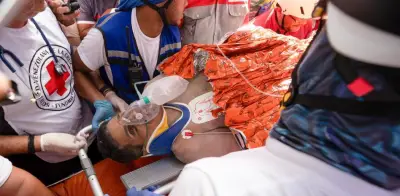 Rescatistas sacan con vida a venezolano 8 días después de los terremotos