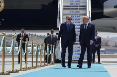 Trump reitera amenaza de anexión de Groenlandia y retirada de tropas de Europa en cumbre OTAN
