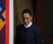 Aprobación de Sheinbaum cae a 49% por presión inflacionaria en México