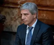 Argentina apunta a grado de inversión en 2031 y evita mercados internacionales