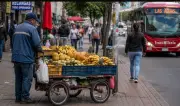 Bogotá reduce informalidad al 34 %, pero 1,45 millones aún en rebusque