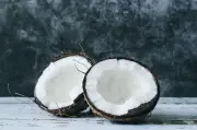 Cómo aprovechar el coco entero: recetas sostenibles de la cáscara al aceite