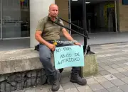 Comerciante en Caldas, Antioquia, completa seis días encadenado en protesta