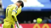 Courtois abandona el partido por lesión en el cuádriceps