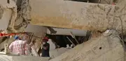 Cuatro capturados por fajos de dólares hallados en escombros de La Guaira
