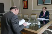 Definidos los jefes de los comités de empalme entre Petro y De la Espriella