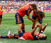 España golea 3-0 a Austria con doblete de Oyarzabal y avanza a octavos