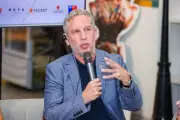 Guillermo Martínez: la literatura y las matemáticas como espejos del pensamiento
