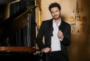 Josse Narváez relanza su carrera musical con 'Hombres a la plancha'