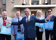 Nigel Farage dimite como diputado para forzar elección parcial tras escándalo de donaciones