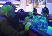 Ocho bares cerrados y un capturado por licor adulterado en Bogotá durante el Mundial 2026