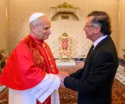 Petro pide al Papa proteger campesinos de reforma agraria en Colombia