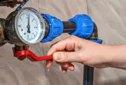 SIC aclara: no es obligatorio cambiar medidores de agua, luz y gas