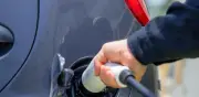 Vehículos eléctricos e híbridos: 4 de cada 10 autos nuevos en Colombia
