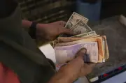 Venezuela reduce brecha cambiaria oficial y paralela con inyección de dólares
