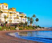 Vivienda en costa española: precios suben 14,2% en compra y 17,5% en alquiler